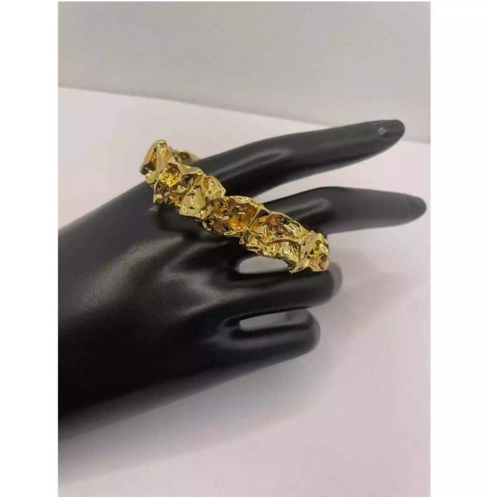 NWT 220$ Amber Sceats Crushed 24k Gold Plated Emery Cuff Bracelet - Picture 3 of 8